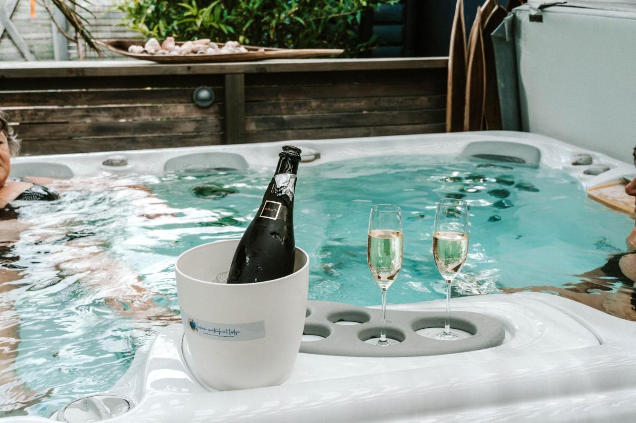 Waiheke Waterfront Lodge Oneroa Экстерьер фото