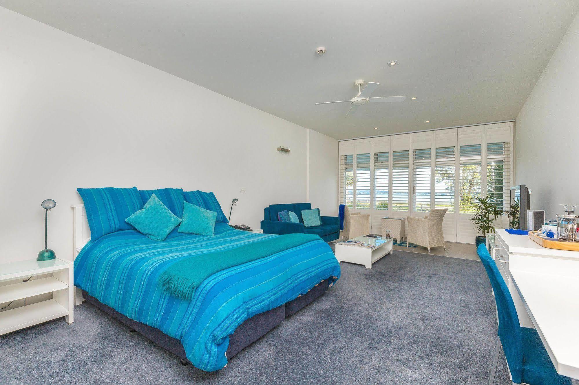 Waiheke Waterfront Lodge Oneroa Экстерьер фото