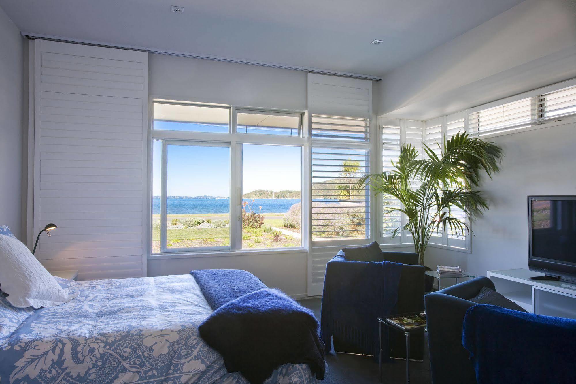 Waiheke Waterfront Lodge Oneroa Экстерьер фото