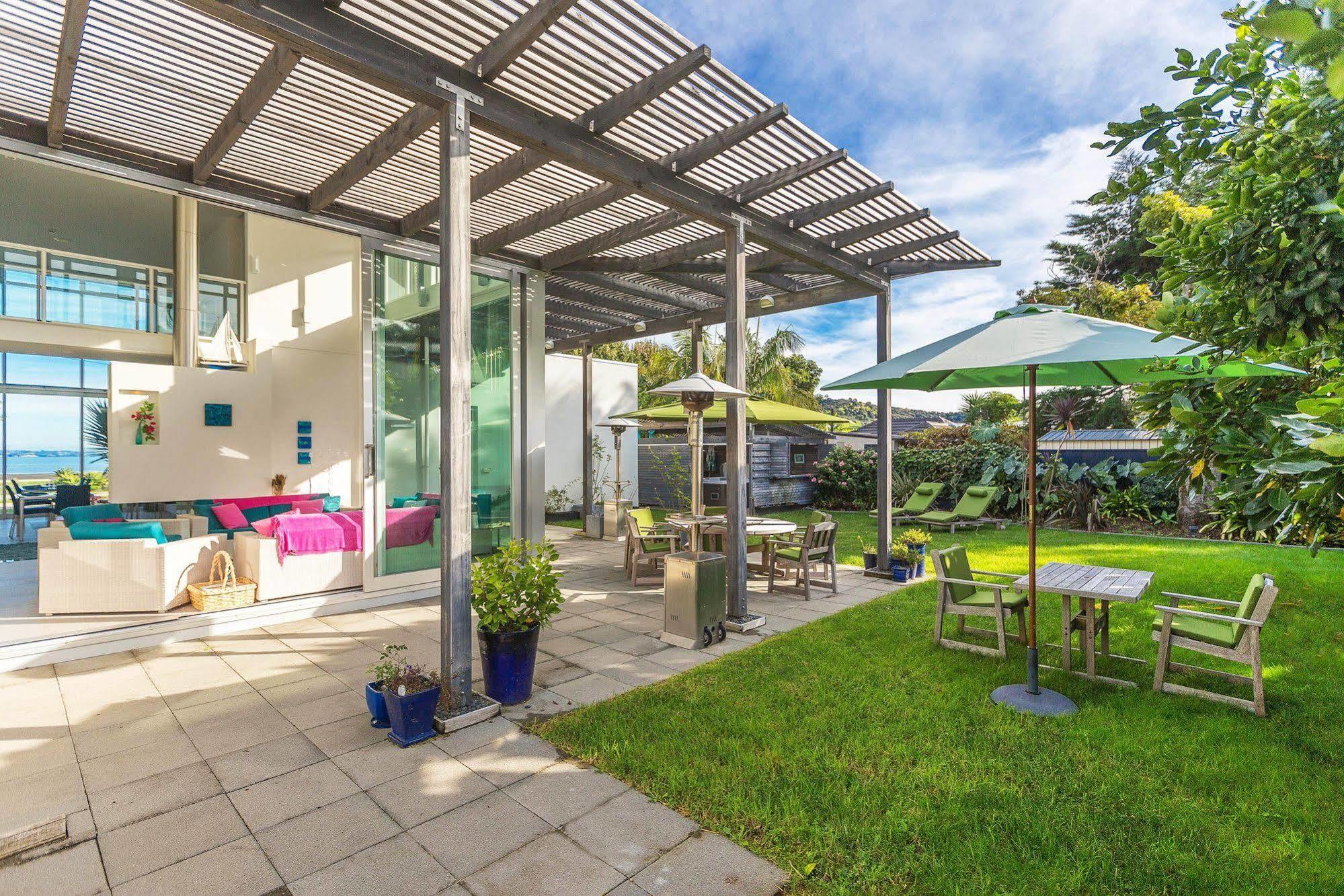 Waiheke Waterfront Lodge Oneroa Экстерьер фото