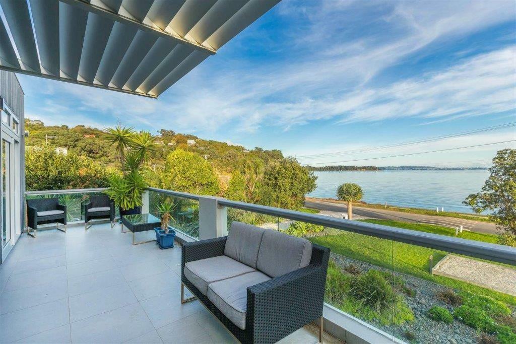 Waiheke Waterfront Lodge Oneroa Экстерьер фото