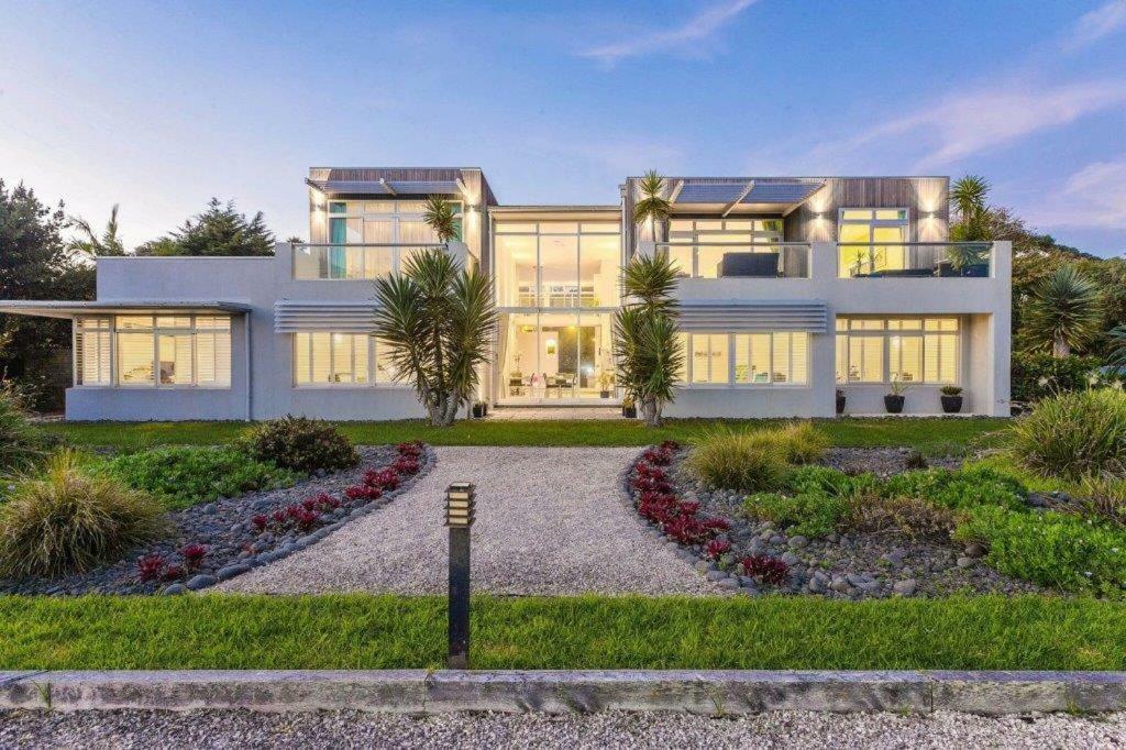 Waiheke Waterfront Lodge Oneroa Экстерьер фото