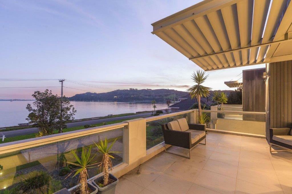 Waiheke Waterfront Lodge Oneroa Экстерьер фото