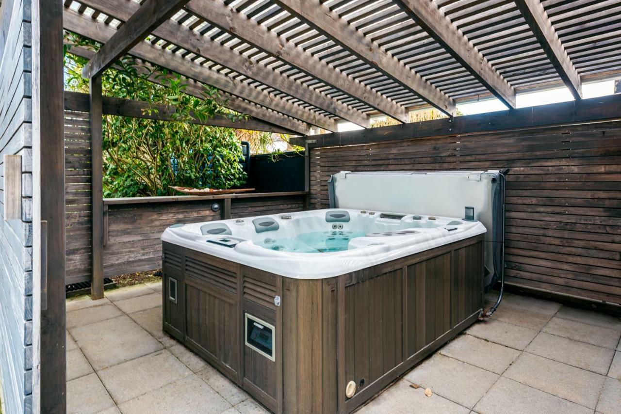 Waiheke Waterfront Lodge Oneroa Экстерьер фото